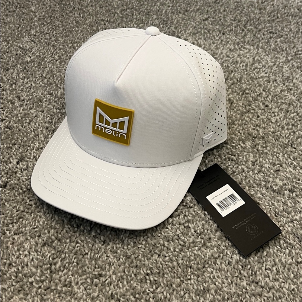 Melin Hydro Odysea White and Gum collection hat, size Classic, NWT